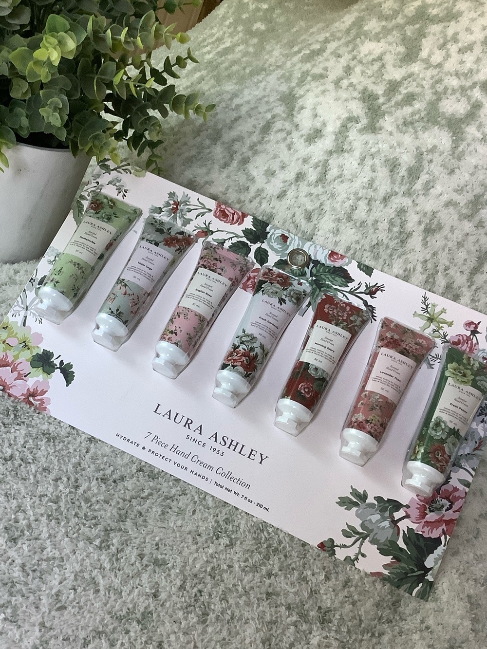 Laura Ashley Scented Floral Hand Cream Gift Set of 7, 30ml tubes 7 scents NWT